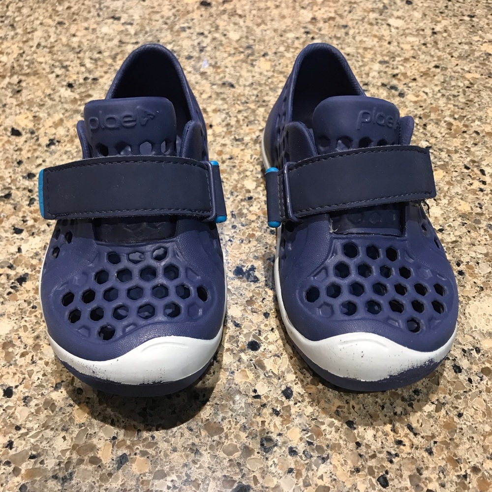 Plae Water Shoes Size 8